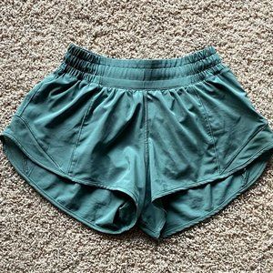 Lululemon Hotty Hot Low-Rise Lined Short 2.5"